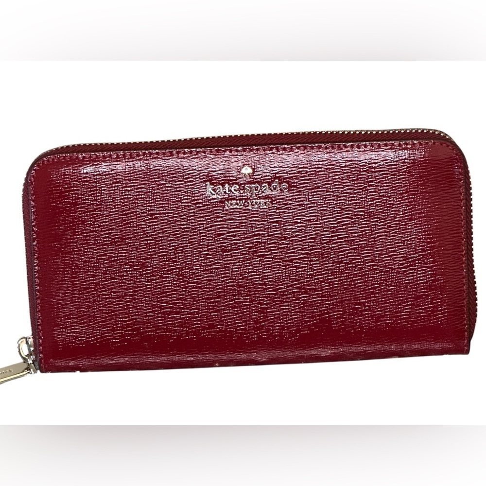 NWT Kate Spade Cedar Street Patent Lacey wallet.